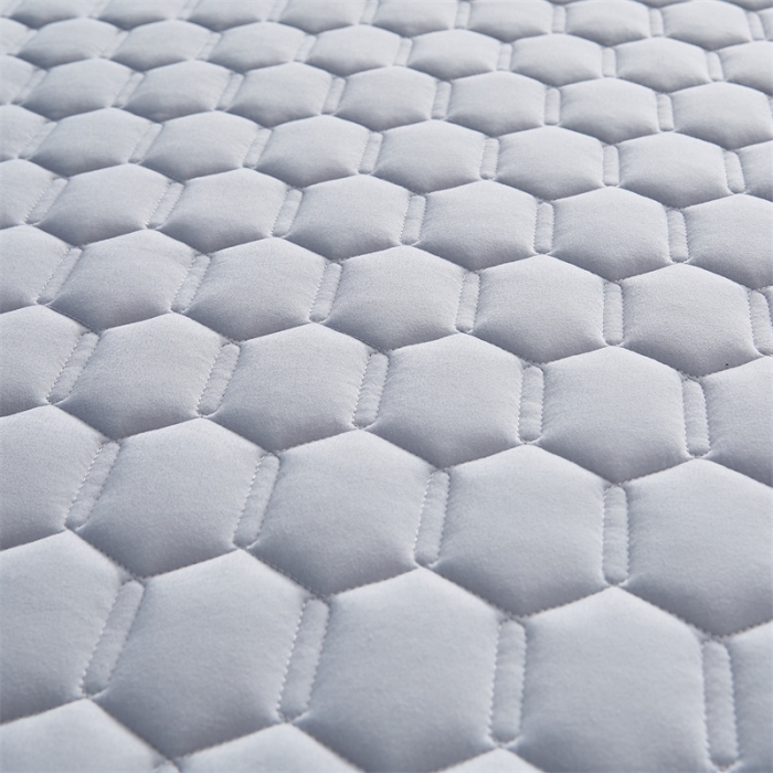 91家纺网 家纺一手货源 找家纺 鹿辉 2023新款烫画牛奶丝立体床垫学生款 如意兔灰足球