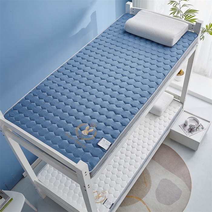 91家纺网 家纺一手货源 找家纺 鹿辉 2023新款烫画牛奶丝立体床垫学生款 如意兔蓝足球