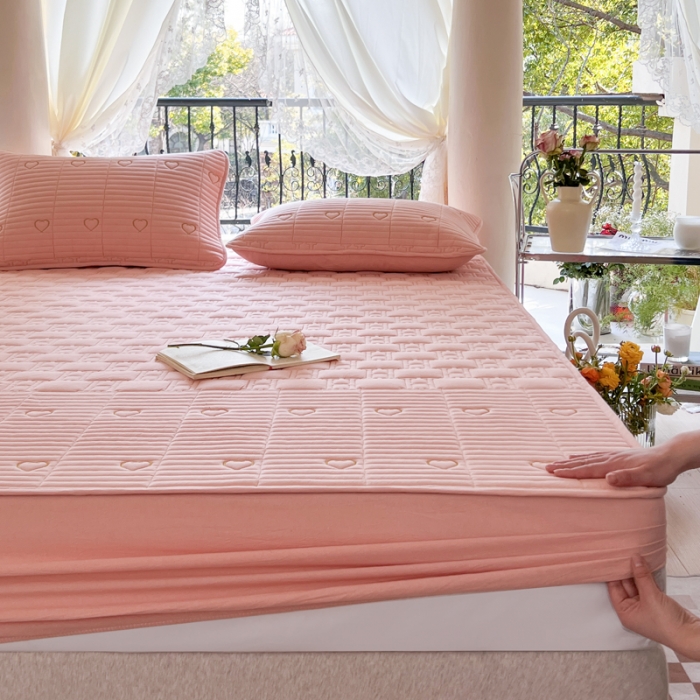 91家纺网 家纺一手货源 找家纺 尊康家纺（原磊科） 2024新款全棉色织夹棉床笠心相印系列 心相印-粉玉