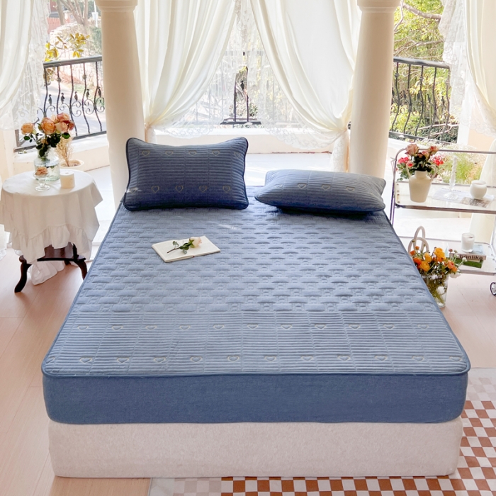 91家纺网 家纺一手货源 找家纺 尊康家纺（原磊科） 2024新款全棉色织夹棉床笠心相印系列 心相印-牛仔兰