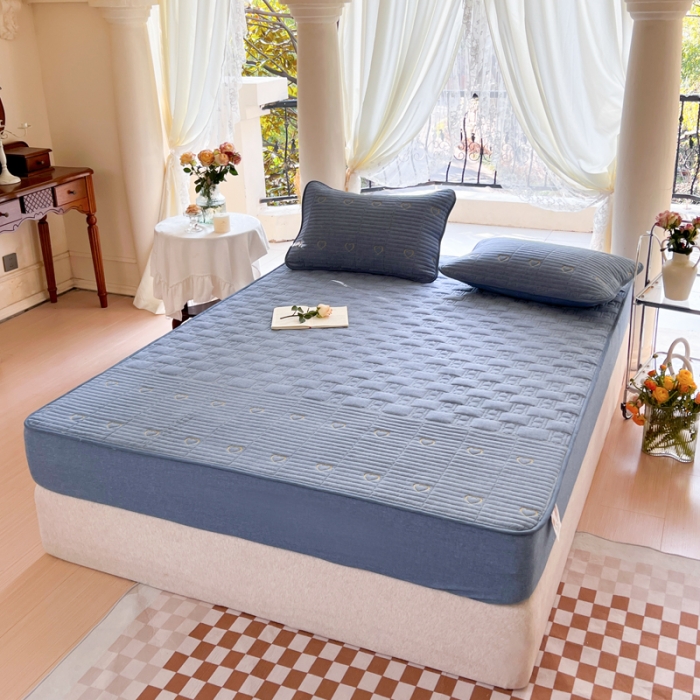 91家纺网 家纺一手货源 找家纺 尊康家纺（原磊科） 2024新款全棉色织夹棉床笠心相印系列 心相印-牛仔兰