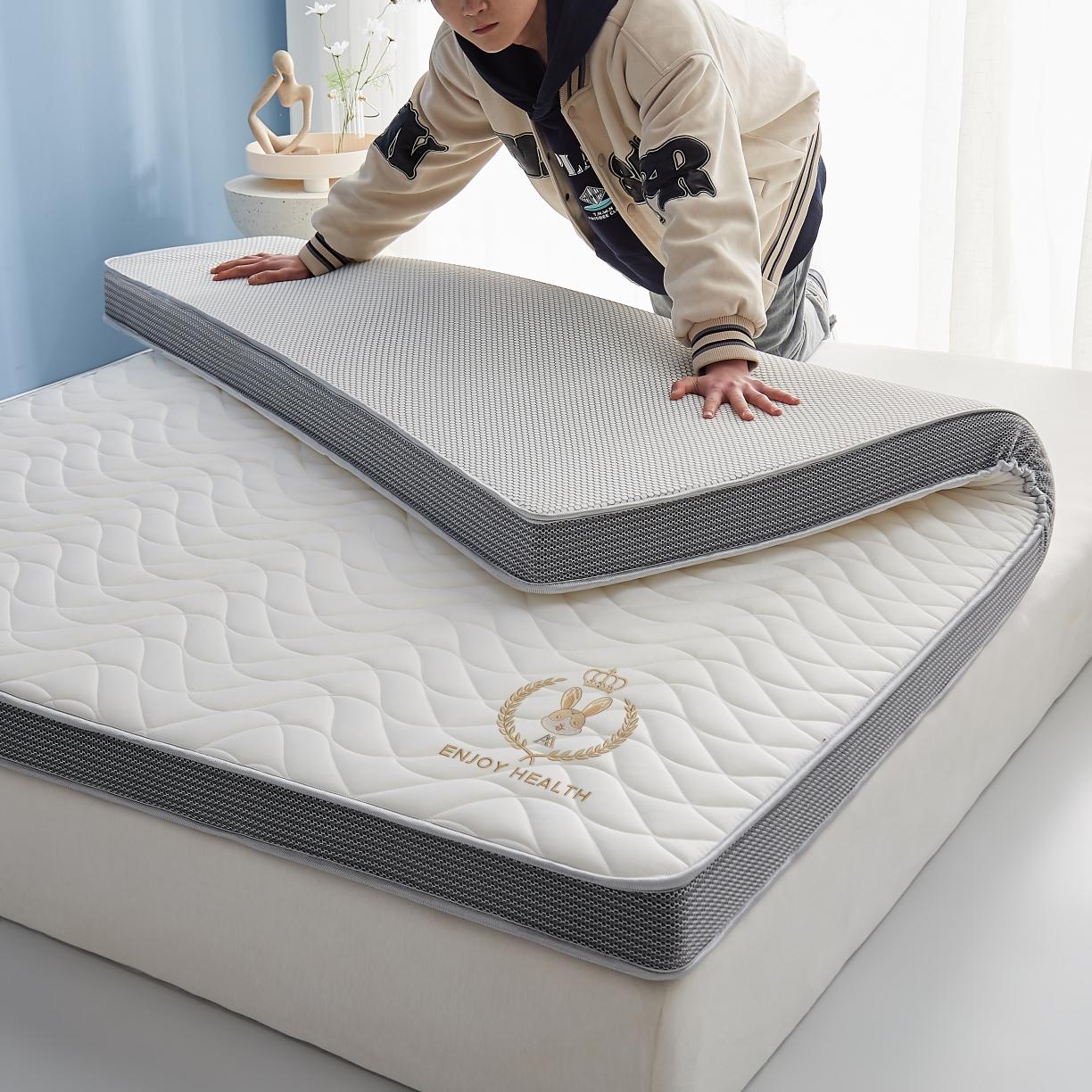 91家纺网 家纺一手货源 找家纺 （总）鹿辉2023新款烫画牛奶丝立体床垫