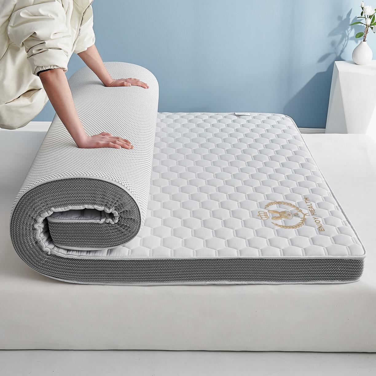 91家纺网 家纺一手货源 找家纺 鹿辉2023新款烫画牛奶丝立体床垫 如意兔灰足球