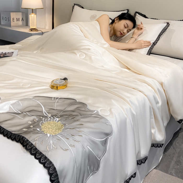 91家纺网 家纺一手货源 找家纺 2024子由家居水洗真丝贴布绣花花边夏被四件套 太阳花-本白