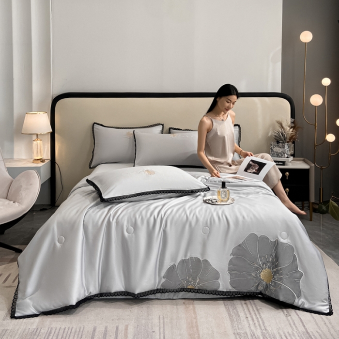 91家纺网 家纺一手货源 找家纺 2024子由家居水洗真丝贴布绣花花边夏被四件套 太阳花-浅灰