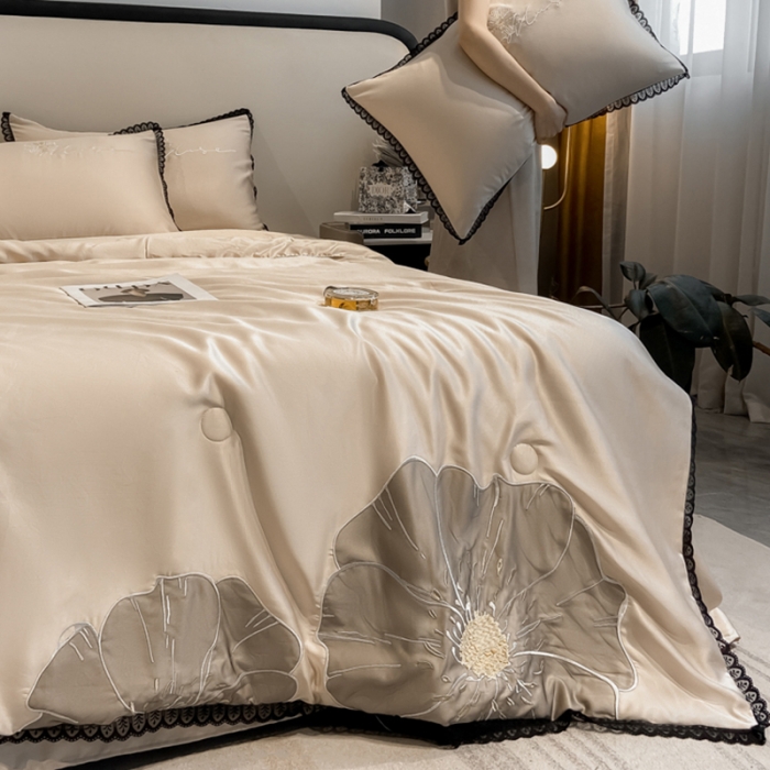 91家纺网 家纺一手货源 找家纺 2024子由家居水洗真丝贴布绣花花边夏被四件套 太阳花-杏咖