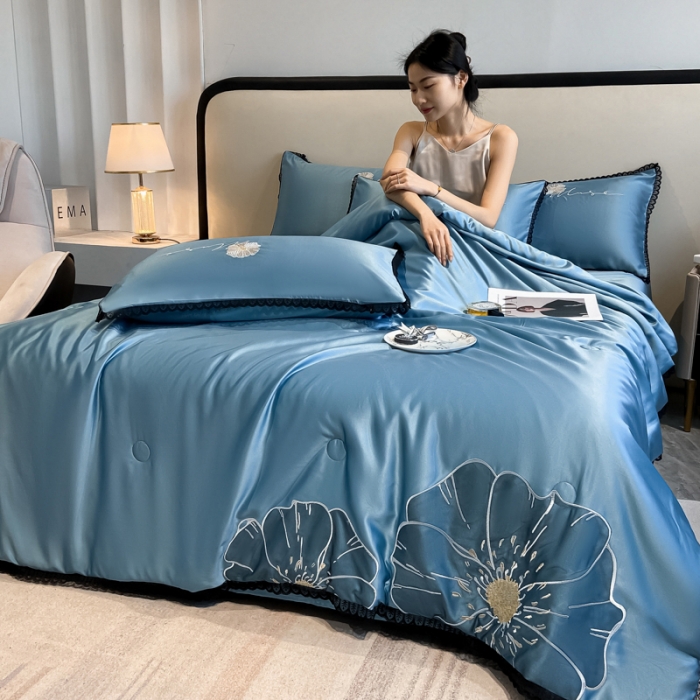 91家纺网 家纺一手货源 找家纺 2024子由家居水洗真丝贴布绣花花边夏被四件套 太阳花-中蓝