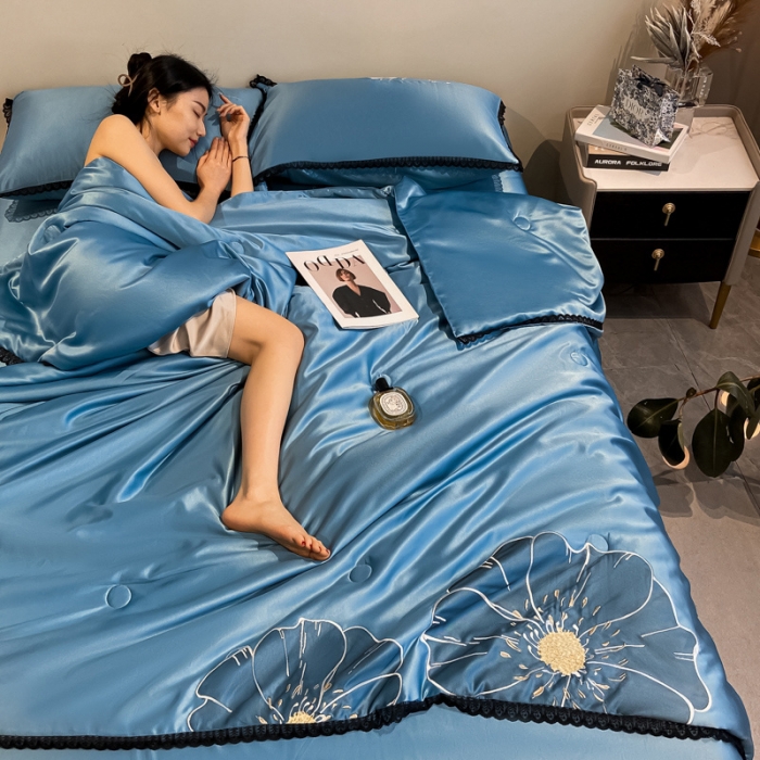 91家纺网 家纺一手货源 找家纺 2024子由家居水洗真丝贴布绣花花边夏被四件套 太阳花-中蓝