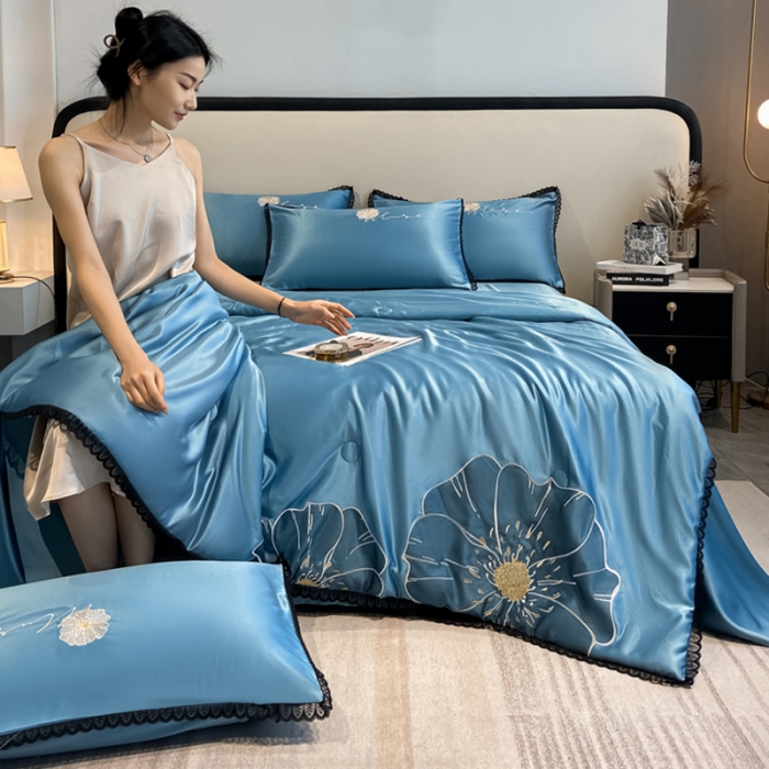 91家纺网 家纺一手货源 找家纺 2024子由家居水洗真丝贴布绣花花边夏被四件套 太阳花-中蓝