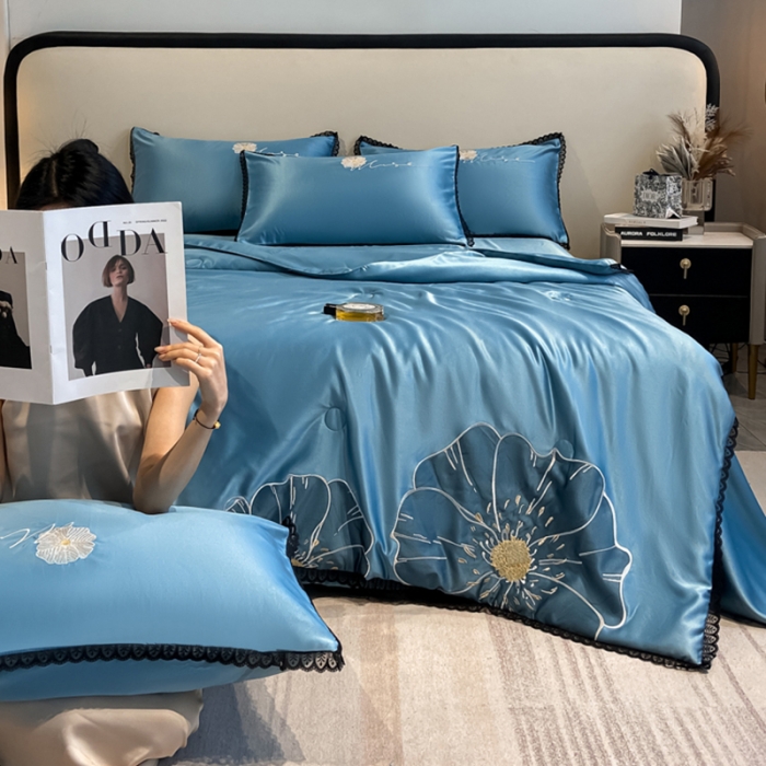 91家纺网 家纺一手货源 找家纺 2024子由家居水洗真丝贴布绣花花边夏被四件套 太阳花-中蓝