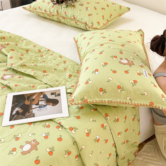 91家纺网 家纺一手货源 找家纺 洋铭区  2023双层纱夏被 小桃熊