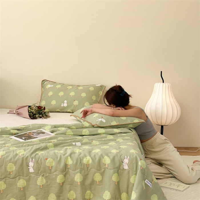 91家纺网 家纺一手货源 找家纺 洋铭区  2023双层纱夏被 小树兔