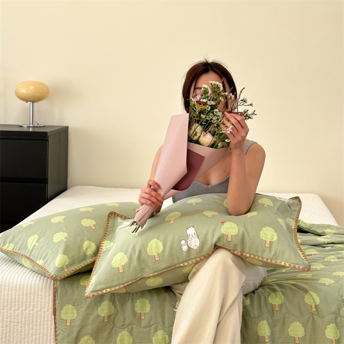 91家纺网 家纺一手货源 找家纺 洋铭区  2023双层纱夏被 小树兔