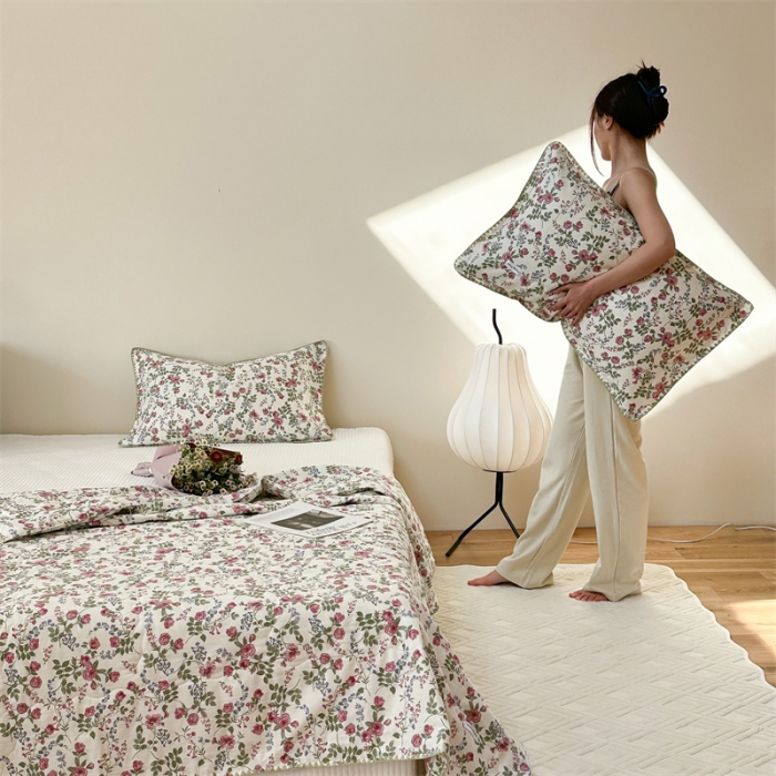 91家纺网 家纺一手货源 找家纺 洋铭区  2023双层纱夏被 小玫瑰