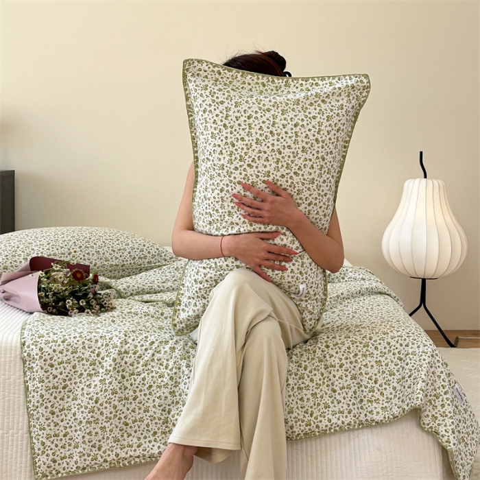 91家纺网 家纺一手货源 找家纺 洋铭区  2023双层纱夏被 小绿花