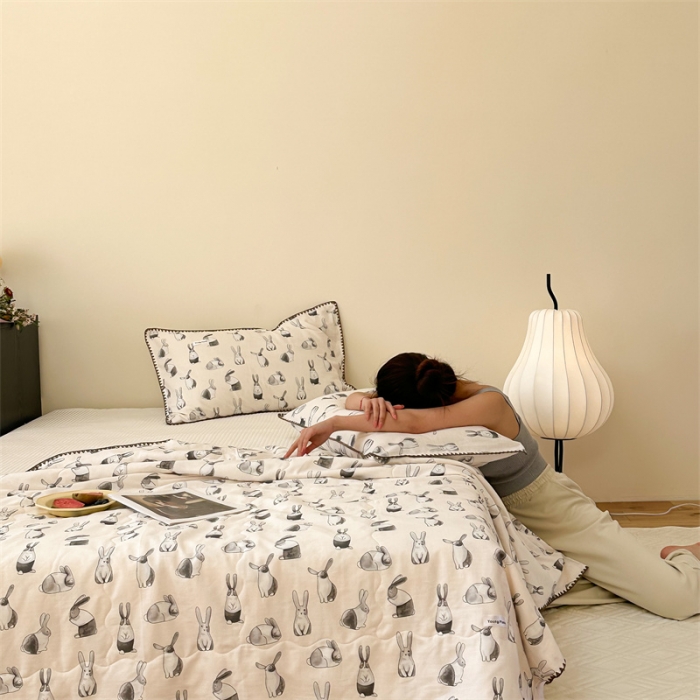 91家纺网 家纺一手货源 找家纺 洋铭区  2023双层纱夏被 小可兔