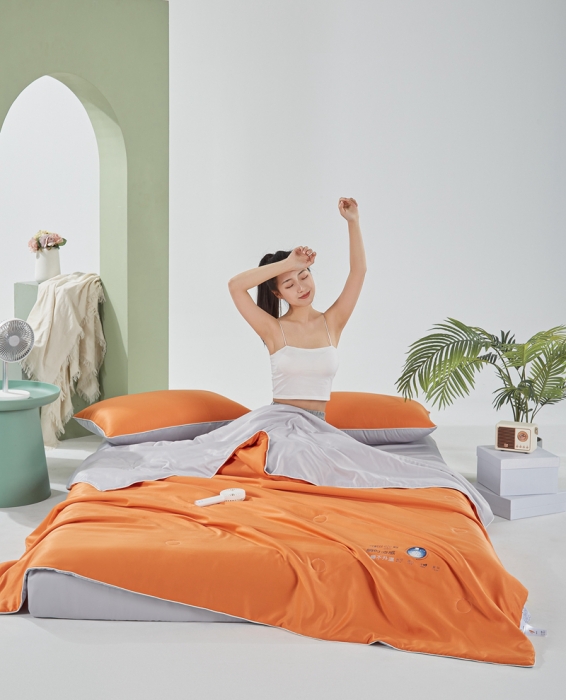 91家纺网 家纺一手货源 找家纺 壹张床2025新款水洗天丝夏被夏凉被空调被四件套 活力橙