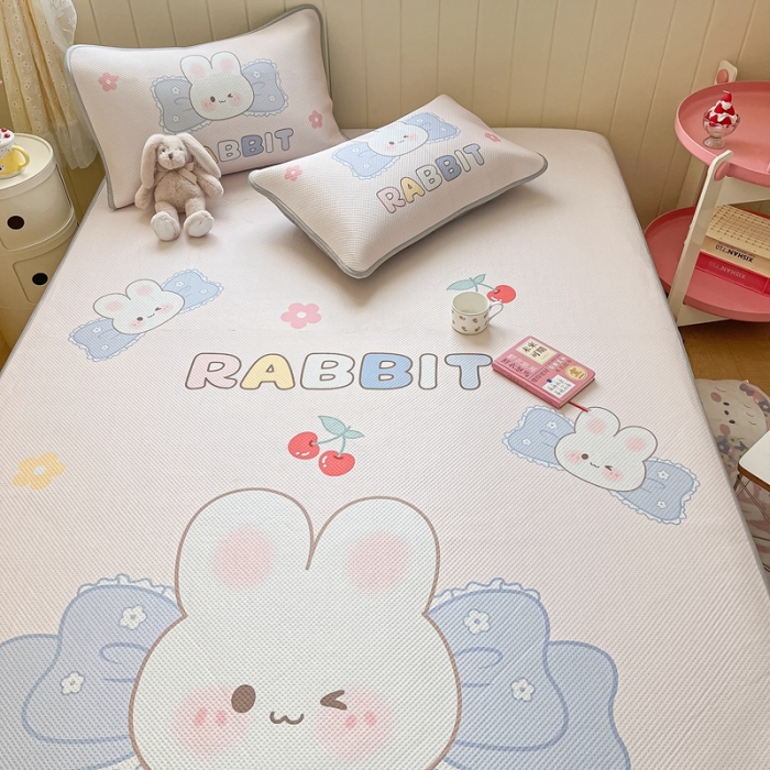 91家纺网 家纺一手货源 找家纺 慕尚 2025新款满天星云感丝工艺席 布丁兔（床席款）