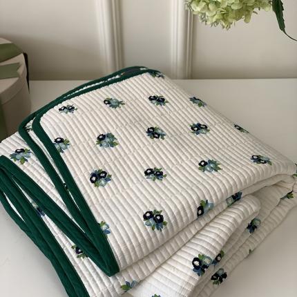 91家纺网 家纺一手货源 找家纺 汇庭 2023新款卡通印花单品床盖系列-实拍 蓝莓花