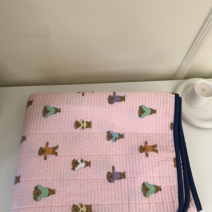 91家纺网 家纺一手货源 找家纺 汇庭 2023新款卡通印花单品床盖系列-实拍 本草熊