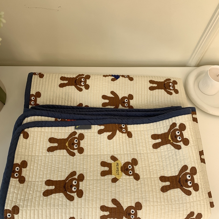 91家纺网 家纺一手货源 找家纺 汇庭 2023新款卡通印花单品床盖系列-实拍 姜饼人白（风格一）