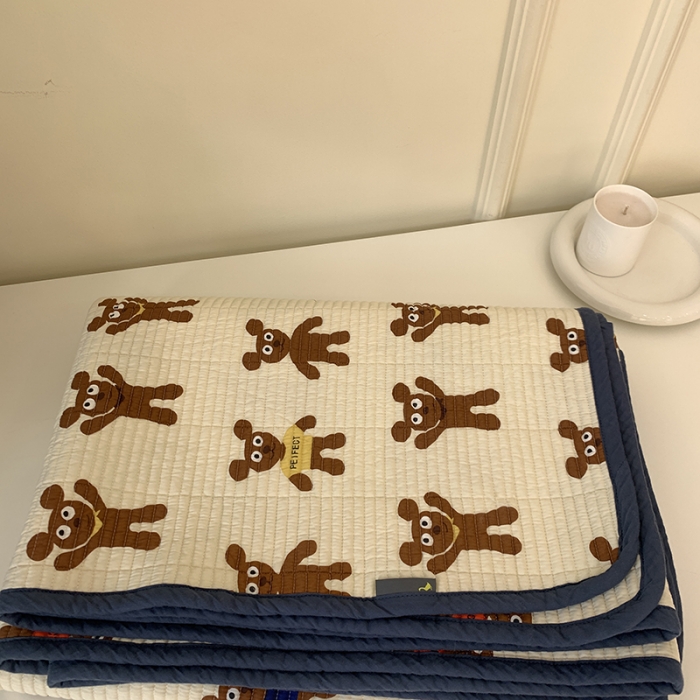 91家纺网 家纺一手货源 找家纺 汇庭 2023新款卡通印花单品床盖系列-实拍 姜饼人白（风格一）