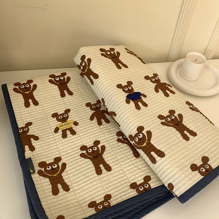 91家纺网 家纺一手货源 找家纺 汇庭 2023新款卡通印花单品床盖系列-实拍 姜饼人白（风格一）