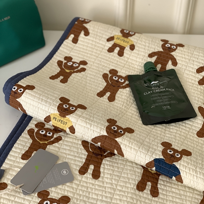 91家纺网 家纺一手货源 找家纺 汇庭 2023新款卡通印花单品床盖系列-实拍 姜饼人白（风格二）