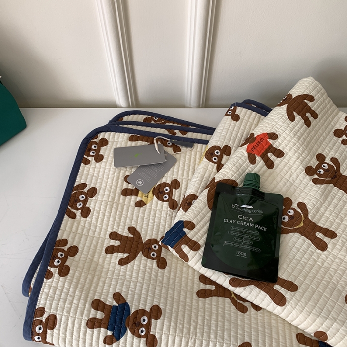 91家纺网 家纺一手货源 找家纺 汇庭 2023新款卡通印花单品床盖系列-实拍 姜饼人白（风格二）