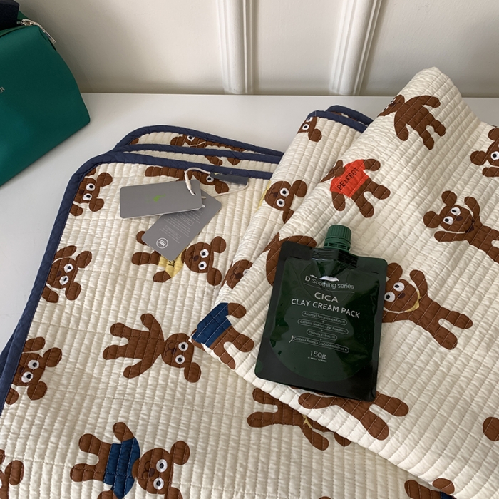 91家纺网 家纺一手货源 找家纺 汇庭 2023新款卡通印花单品床盖系列-实拍 姜饼人白（风格二）