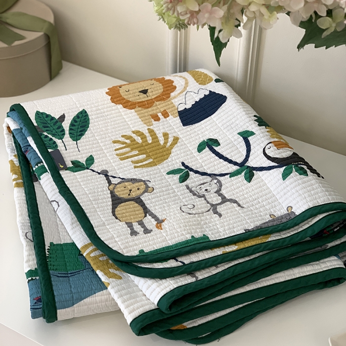 91家纺网 家纺一手货源 找家纺 汇庭 2023新款卡通印花单品床盖系列-实拍 快乐森林