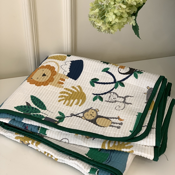 91家纺网 家纺一手货源 找家纺 汇庭 2023新款卡通印花单品床盖系列-实拍 快乐森林