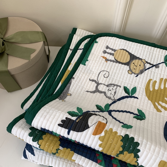 91家纺网 家纺一手货源 找家纺 汇庭 2023新款卡通印花单品床盖系列-实拍 快乐森林