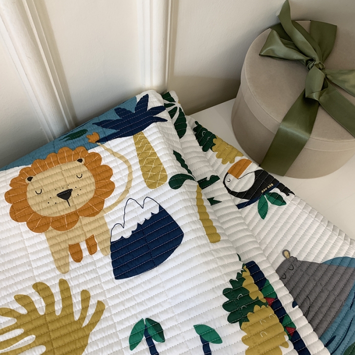 91家纺网 家纺一手货源 找家纺 汇庭 2023新款卡通印花单品床盖系列-实拍 快乐森林