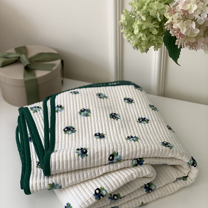 91家纺网 家纺一手货源 找家纺 汇庭 2023新款卡通印花单品床盖系列-实拍 蓝莓花