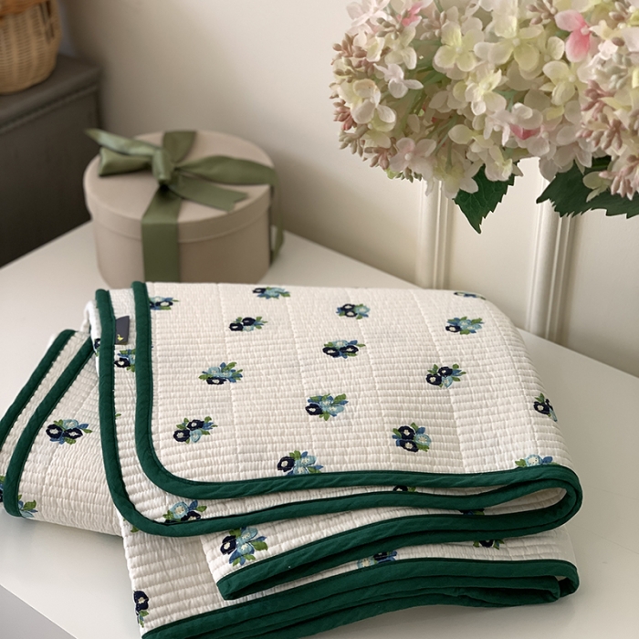 91家纺网 家纺一手货源 找家纺 汇庭 2023新款卡通印花单品床盖系列-实拍 蓝莓花