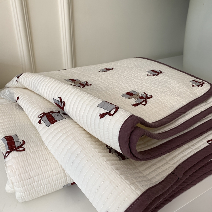 91家纺网 家纺一手货源 找家纺 汇庭 2023新款卡通印花单品床盖系列-实拍 礼物熊