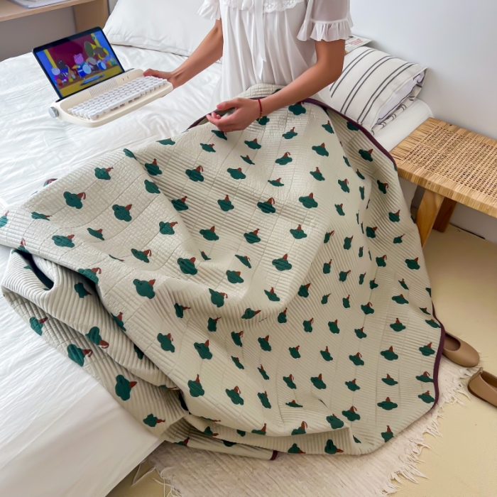 91家纺网 家纺一手货源 找家纺 汇庭 2023新款卡通印花单品床盖系列 哈伯