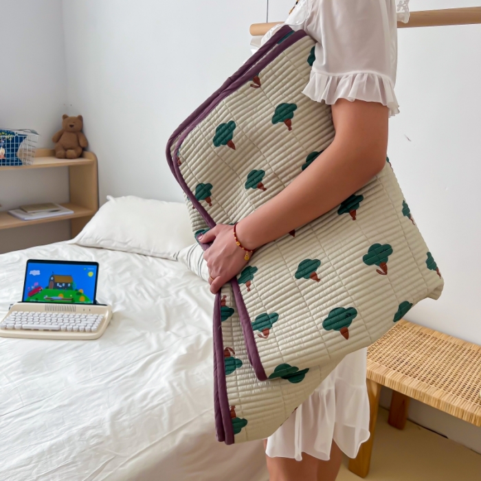 91家纺网 家纺一手货源 找家纺 汇庭 2023新款卡通印花单品床盖系列 哈伯