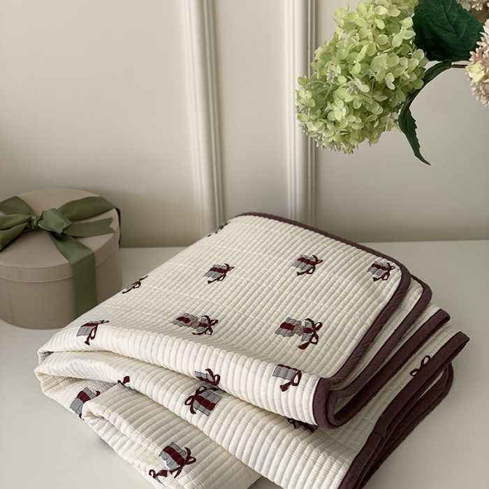 91家纺网 家纺一手货源 找家纺 汇庭 2023新款卡通印花单品床盖系列-实拍 礼物熊