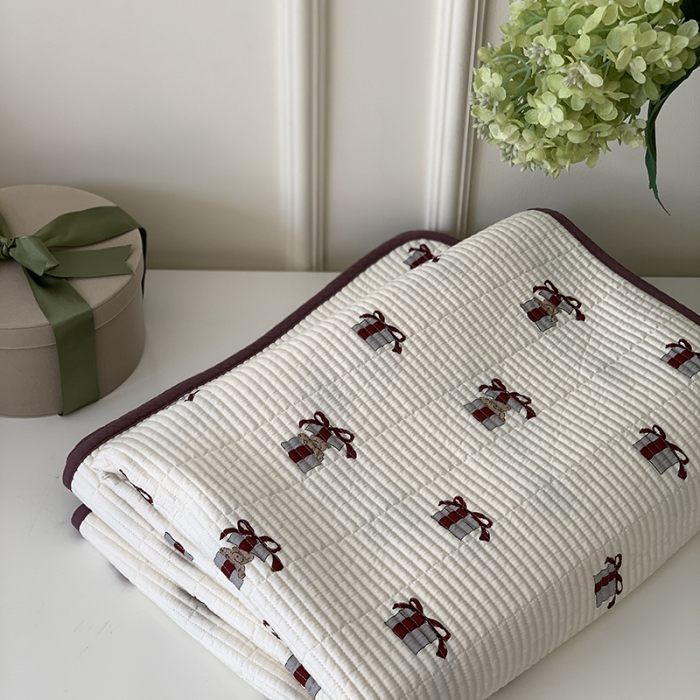 91家纺网 家纺一手货源 找家纺 汇庭 2023新款卡通印花单品床盖系列-实拍 礼物熊