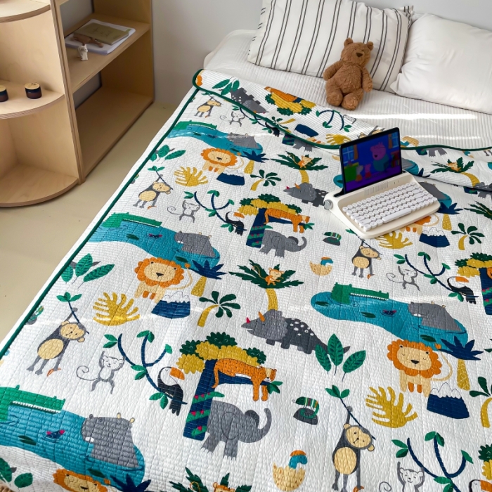 91家纺网 家纺一手货源 找家纺 汇庭 2023新款卡通印花单品床盖系列 快乐森林