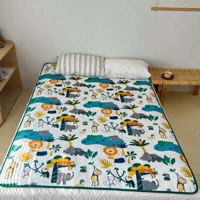 91家纺网 家纺一手货源 找家纺 汇庭 2023新款卡通印花单品床盖系列 快乐森林