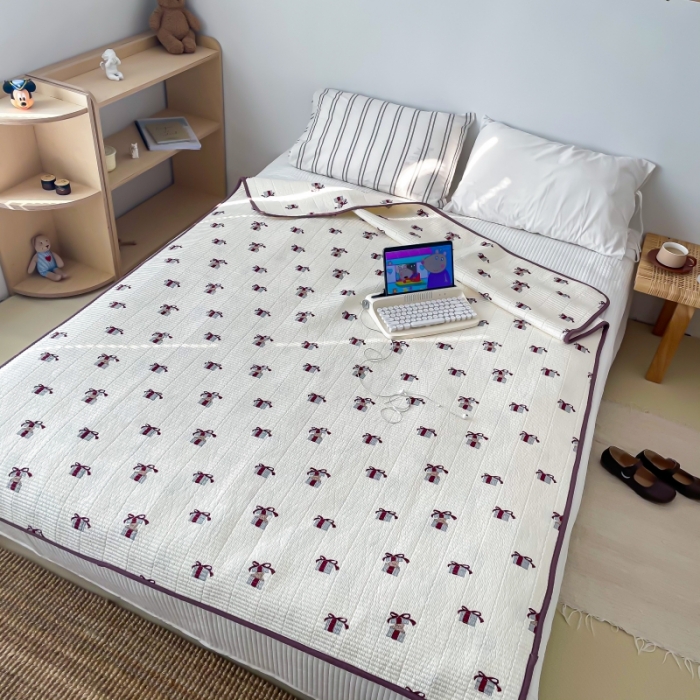 91家纺网 家纺一手货源 找家纺 汇庭 2023新款卡通印花单品床盖系列 礼物熊