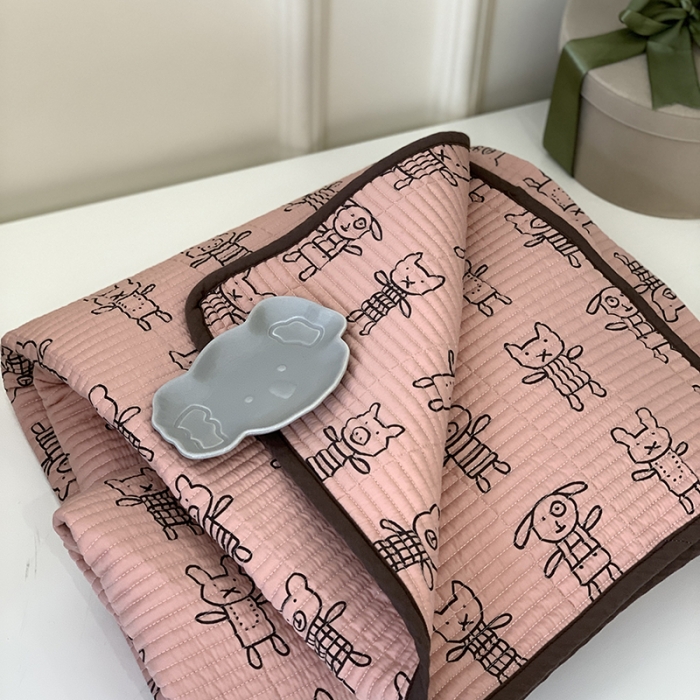 91家纺网 家纺一手货源 找家纺 汇庭 2023新款卡通印花单品床盖系列-实拍 趴趴兔