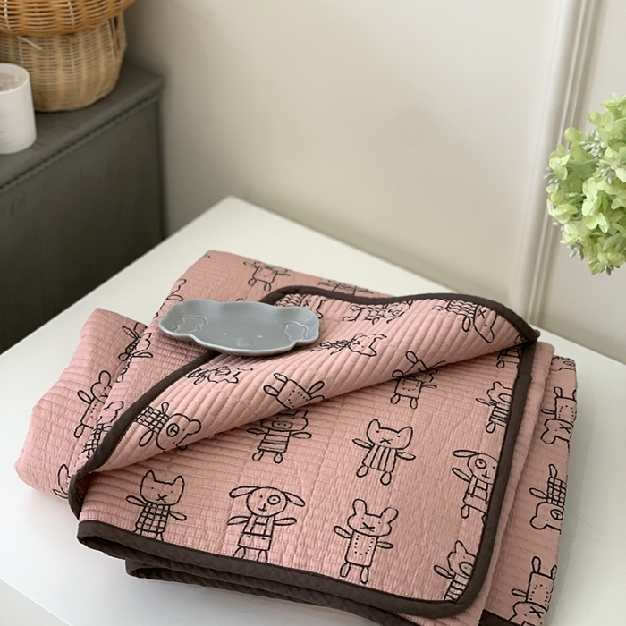 91家纺网 家纺一手货源 找家纺 汇庭 2023新款卡通印花单品床盖系列-实拍 趴趴兔