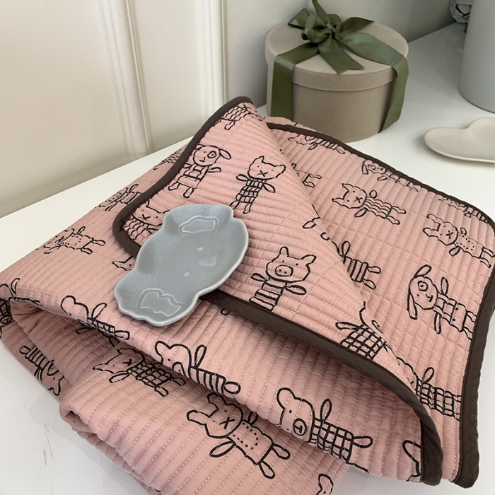 91家纺网 家纺一手货源 找家纺 汇庭 2023新款卡通印花单品床盖系列-实拍 趴趴兔