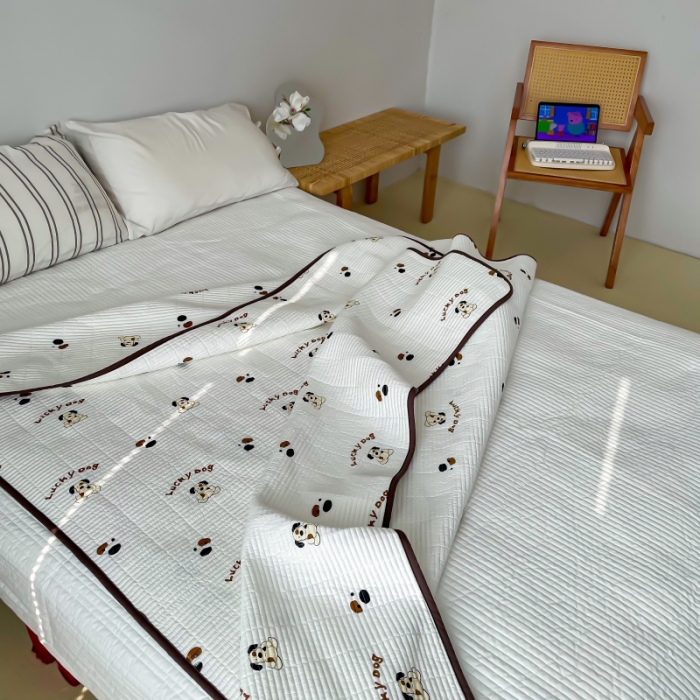 91家纺网 家纺一手货源 找家纺 汇庭 2023新款卡通印花单品床盖系列 米拉狗