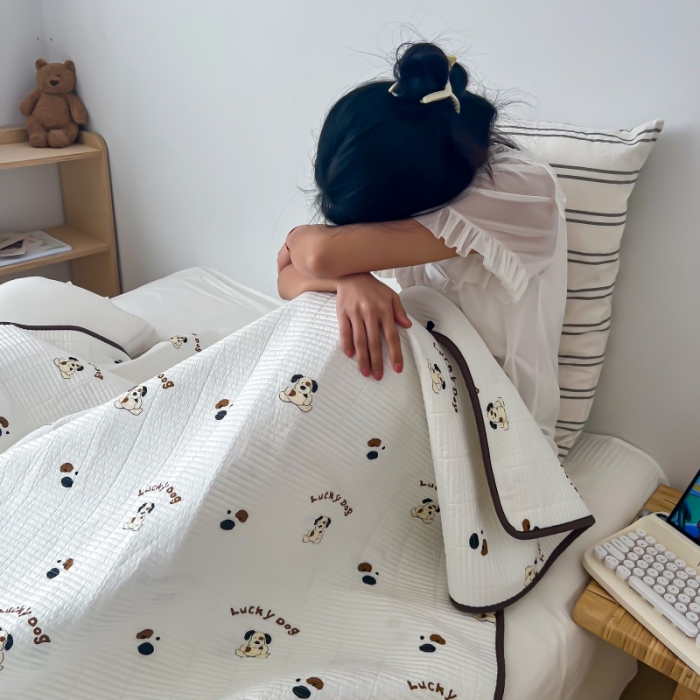 91家纺网 家纺一手货源 找家纺 汇庭 2023新款卡通印花单品床盖系列 米拉狗