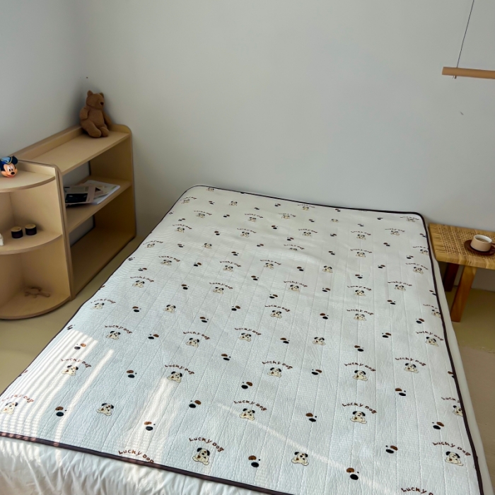 91家纺网 家纺一手货源 找家纺 汇庭 2023新款卡通印花单品床盖系列 掌门狗